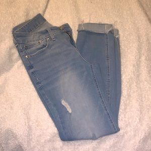 Lauren Conrad skinny jeans, size 6. Lightwash with rips on the knees.